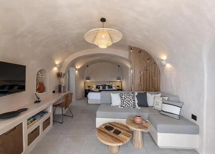 The Exotic Cave Vila Oia