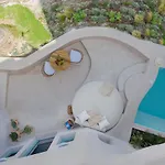 The Exotic Cave Vila